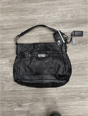 Woman’s Coach Black Leather handbag With Twist Lock